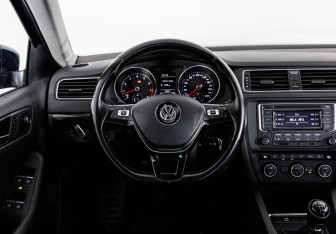 Подержанный автомобиль Volkswagen Jetta Sedan 2015 года (14 фото)