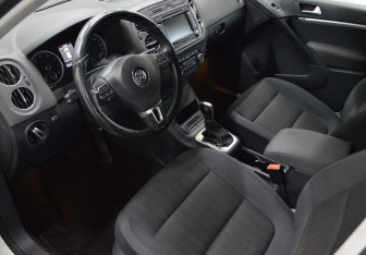 Подержанный автомобиль Volkswagen Tiguan 2012 года (10 фото)