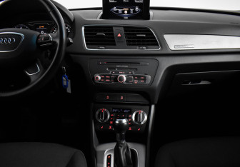 Подержанный автомобиль Audi Q3 2013 года (18 фото)