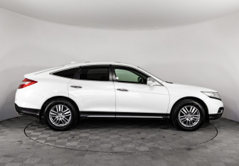 Подержанный автомобиль Honda Crosstour 2013 года (4 фото)