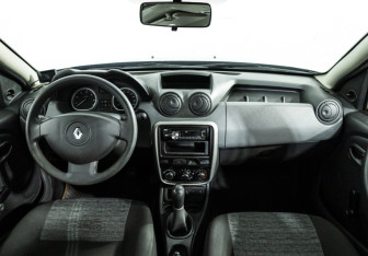 Подержанный автомобиль Renault Duster 2014 года (13 фото)
