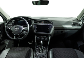 Подержанный автомобиль Volkswagen Tiguan 2018 года (13 фото)