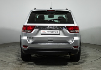 Подержанный автомобиль Jeep Grand Cherokee 2012 года (6 фото)