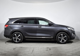 Подержанный автомобиль Kia Sorento 2017 года (4 фото)