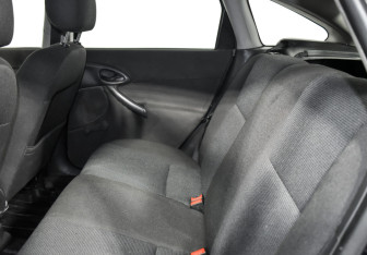 Подержанный автомобиль Ford Focus Hatchback 2004 года (10 фото)