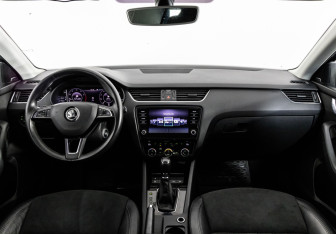Подержанный автомобиль Skoda Octavia Liftback 2019 года (10 фото)