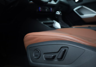 Подержанный автомобиль Audi Q3 2020 года (25 фото)