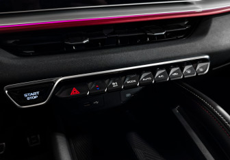 Подержанный автомобиль Geely Coolray 2023 года (20 фото)