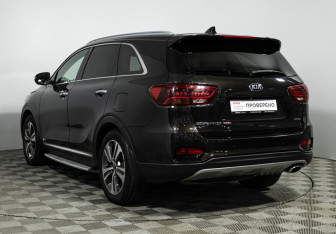 Подержанный автомобиль Kia Sorento 2019 года (7 фото)