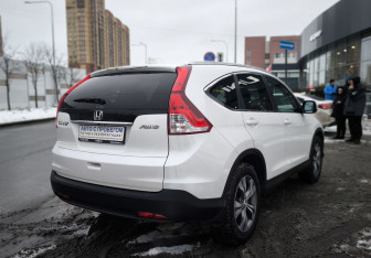 Подержанный автомобиль Honda CR-V 2014 года (4 фото)