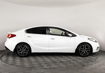 Подержанный автомобиль Kia Cerato Sedan 2015 года (4 фото)