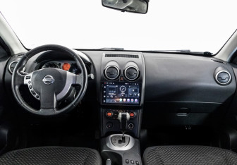 Подержанный автомобиль Nissan Qashqai 2007 года (10 фото)