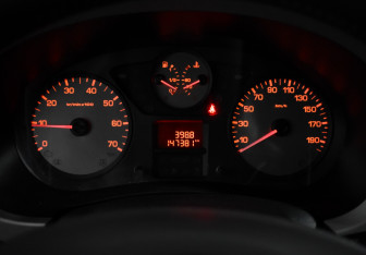 Подержанный автомобиль Citroen Berlingo 2013 года (16 фото)