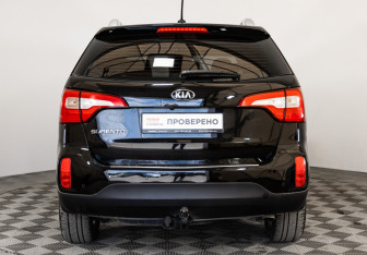 Подержанный автомобиль Kia Sorento 2017 года (6 фото)