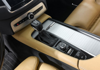 Подержанный автомобиль Volvo XC90 2015 года (12 фото)