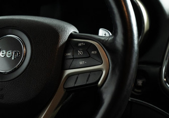 Подержанный автомобиль Jeep Grand Cherokee 2015 года (24 фото)