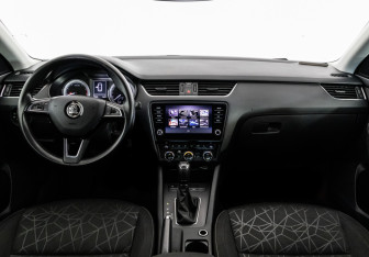 Подержанный автомобиль Skoda Octavia Liftback 2019 года (10 фото)
