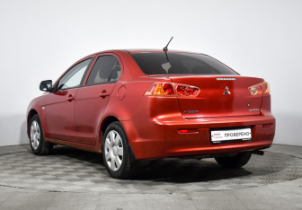 Подержанный автомобиль Mitsubishi Lancer Sedan 2007 года (7 фото)