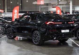 Подержанный автомобиль BMW X6 2023 года (11 фото)