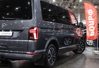 Подержанный автомобиль Volkswagen Multivan 2020 года (9 фото)