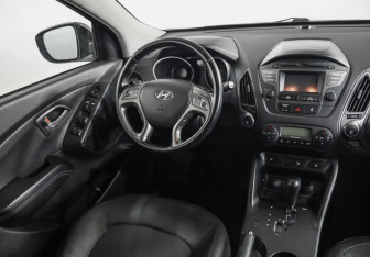 Подержанный автомобиль Hyundai ix35 2014 года (9 фото)
