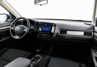 Подержанный автомобиль Mitsubishi Outlander 2016 года (9 фото)