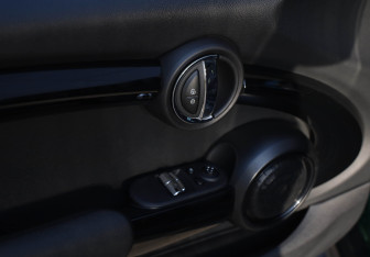 Подержанный автомобиль MINI Hatch 2019 года (20 фото)