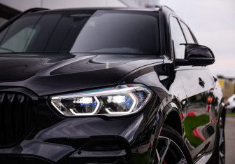 Подержанный автомобиль BMW X5 2021 года (2 фото)