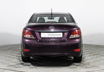 Подержанный автомобиль Hyundai Solaris Sedan 2013 года (6 фото)