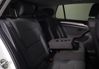 Подержанный автомобиль Volkswagen Golf Hatchback 2014 года (14 фото)