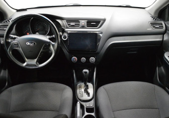 Подержанный автомобиль Kia Rio Sedan 2017 года (14 фото)