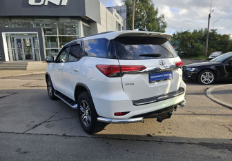 Подержанный автомобиль Toyota Fortuner 2017 года (6 фото)