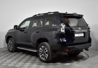 Подержанный автомобиль Toyota Land Cruiser Prado 2022 года (7 фото)