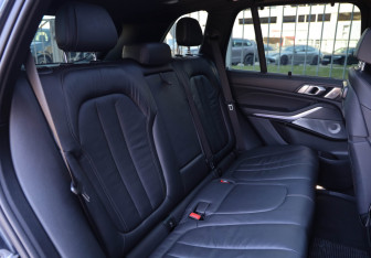 Подержанный автомобиль BMW X5 2019 года (11 фото)