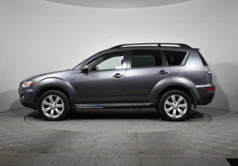 Подержанный автомобиль Mitsubishi Outlander 2011 года (8 фото)