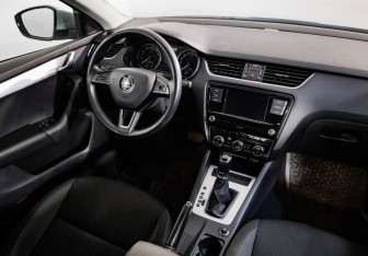 Подержанный автомобиль Skoda Octavia Liftback 2020 года (9 фото)