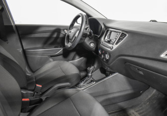 Подержанный автомобиль Hyundai Solaris Sedan 2021 года (12 фото)