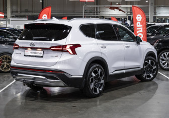 Подержанный автомобиль Hyundai Santa Fe 2021 года (7 фото)