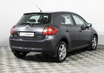Подержанный автомобиль Toyota Auris Hatchback 2008 года (5 фото)