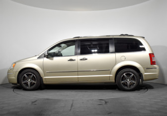 Подержанный автомобиль Chrysler Voyager 2008 года (8 фото)