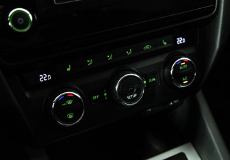 Подержанный автомобиль Skoda Octavia Liftback 2014 года (16 фото)