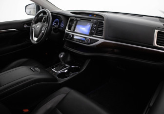 Подержанный автомобиль Toyota Highlander 2015 года (20 фото)