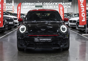 Подержанный автомобиль MINI Hatch 2019 года (3 фото)