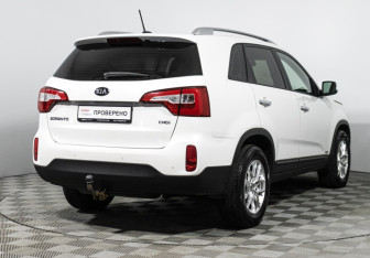 Подержанный автомобиль Kia Sorento 2015 года (5 фото)