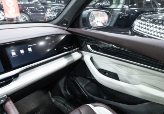 Подержанный автомобиль Geely Monjaro 2023 года (24 фото)