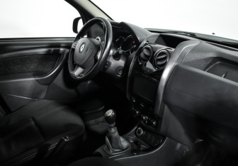 Подержанный автомобиль Renault Duster 2017 года (13 фото)