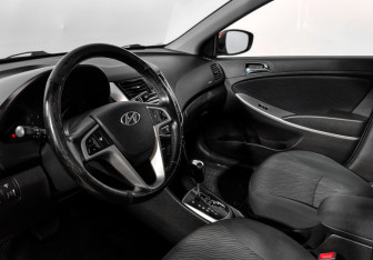 Подержанный автомобиль Hyundai Solaris Sedan 2013 года (9 фото)