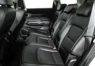 Подержанный автомобиль Geely Okavango 2023 года (10 фото)