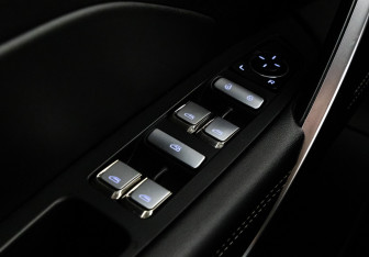 Подержанный автомобиль Geely Atlas Pro 2022 года (21 фото)