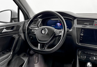 Подержанный автомобиль Volkswagen Tiguan 2017 года (14 фото)